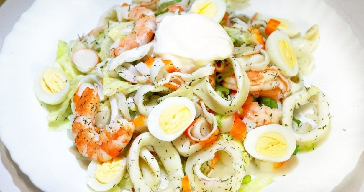 Plats de calamars en régime protéiné