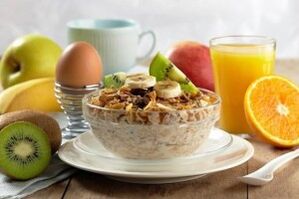 Bouillie de fruits comme petit-déjeuner sain pour perdre du poids